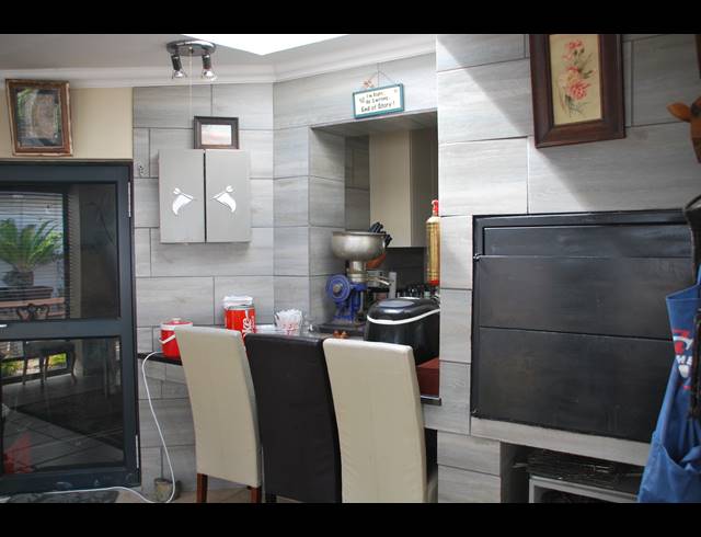 3 BEDROOM TOWNHOUSE FOR SALE IN BOT RIVER
